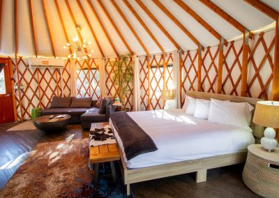 Willow+Main+Room+King+Bed